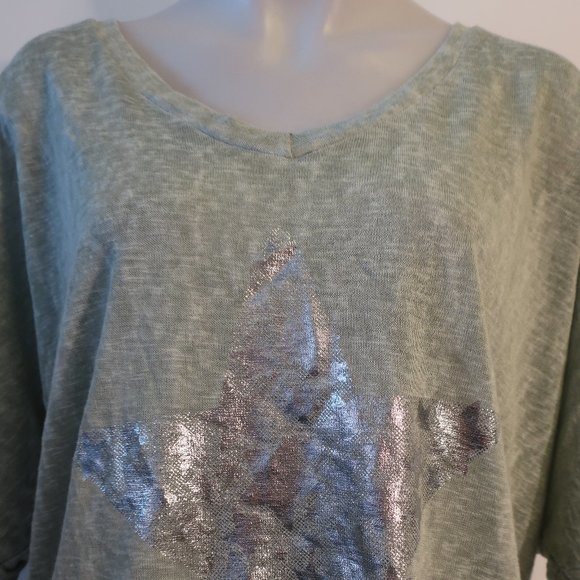 Womens Free For Humanity Sage Green Silver Star V-Neck T-Shirt Top M * - Picture 3 of 7